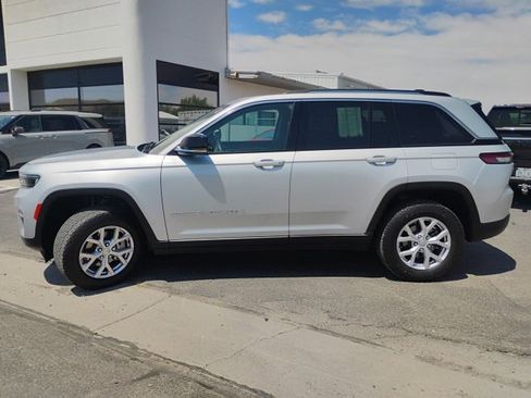 Used 2022 Jeep Grand Cherokee Limited image 2