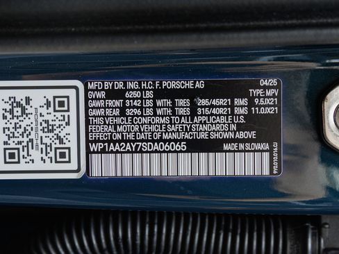 Certified 2025 Porsche Cayenne AWD/4WD image 42