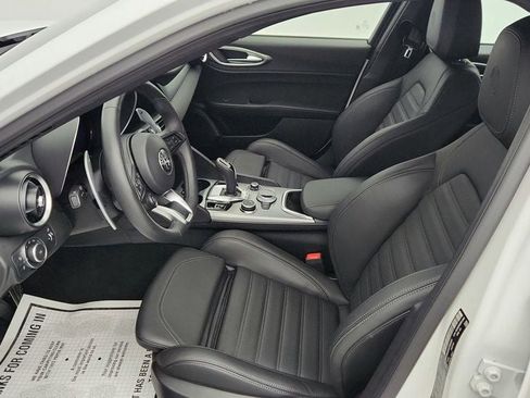 Used 2025 Alfa Romeo Giulia AWD w/ Veloce Package AWD image 21