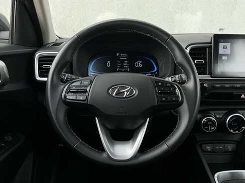 Used 2025 Hyundai Venue SEL image 33