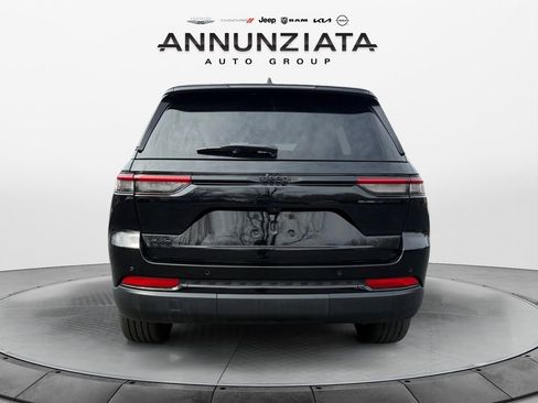 Used 2023 Jeep Grand Cherokee Altitude image 4