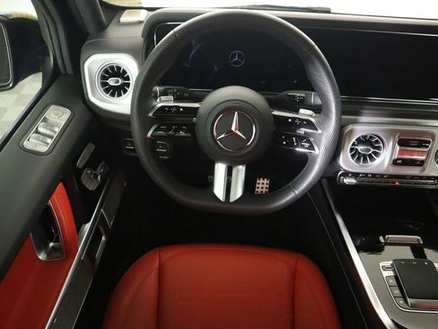 Used 2025 Mercedes-Benz G 550 image 10