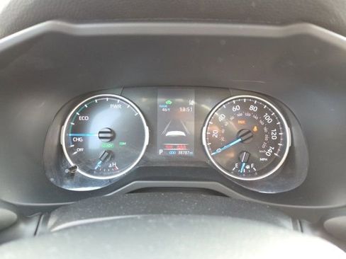 Used 2022 Toyota RAV4 XLE Premium image 13