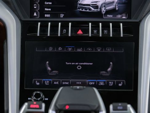Used 2019 Lamborghini Urus AWD/4WD image 57