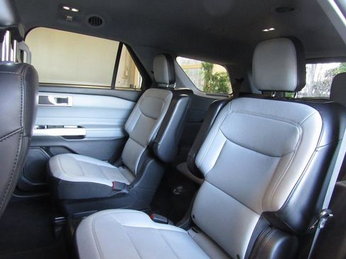 Used 2021 Ford Explorer XLT w/ Equipment Group 202A image 17