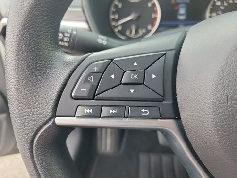 Used 2025 Nissan Altima 2.5 SV FWD image 18