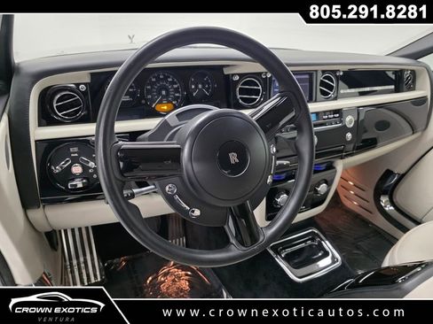 Used 2010 Rolls-Royce Phantom Drophead Coupe image 32