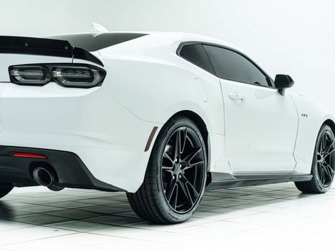 Used 2020 Chevrolet Camaro LT w/ Technology Package RWD image 14