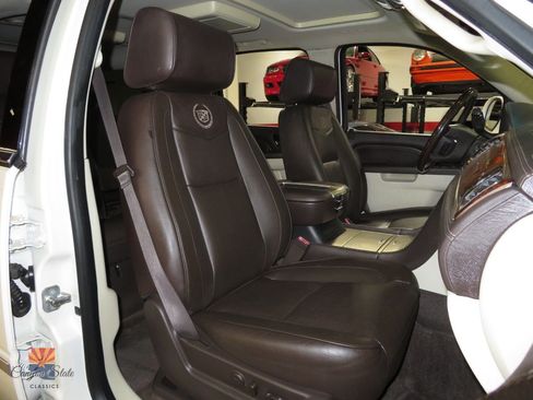 Used 2014 Cadillac Escalade ESV Platinum AWD/4WD image 6
