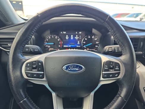 Used 2021 Ford Explorer XLT w/ Equipment Group 202A RWD image 18