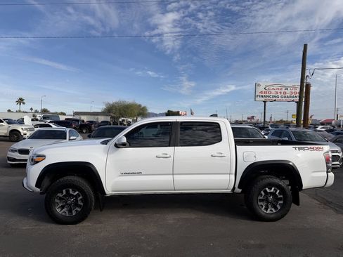 Used 2020 Toyota Tacoma TRD Off-Road w/ Technology Package image 28