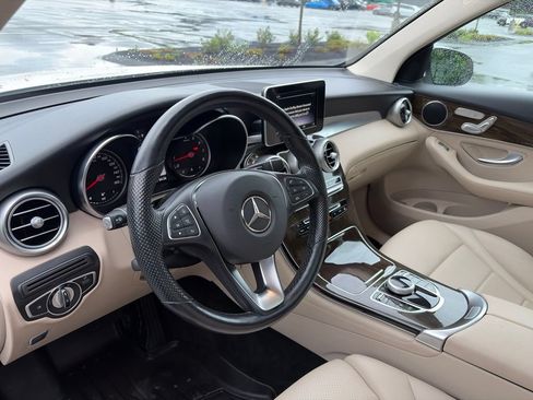 Used 2019 Mercedes-Benz GLC 300 4MATIC image 11