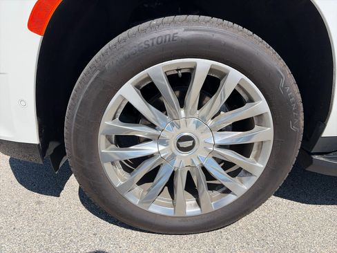 Used 2023 Cadillac Escalade ESV Premium Luxury AWD/4WD image 7