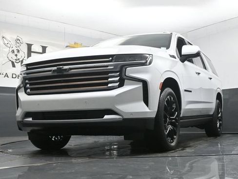 Used 2023 Chevrolet Suburban High Country AWD/4WD image 4