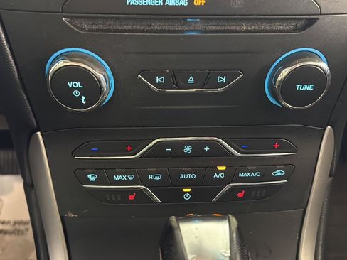 Used 2015 Ford Edge SEL w/ Equipment Group 201A AWD/4WD image 18