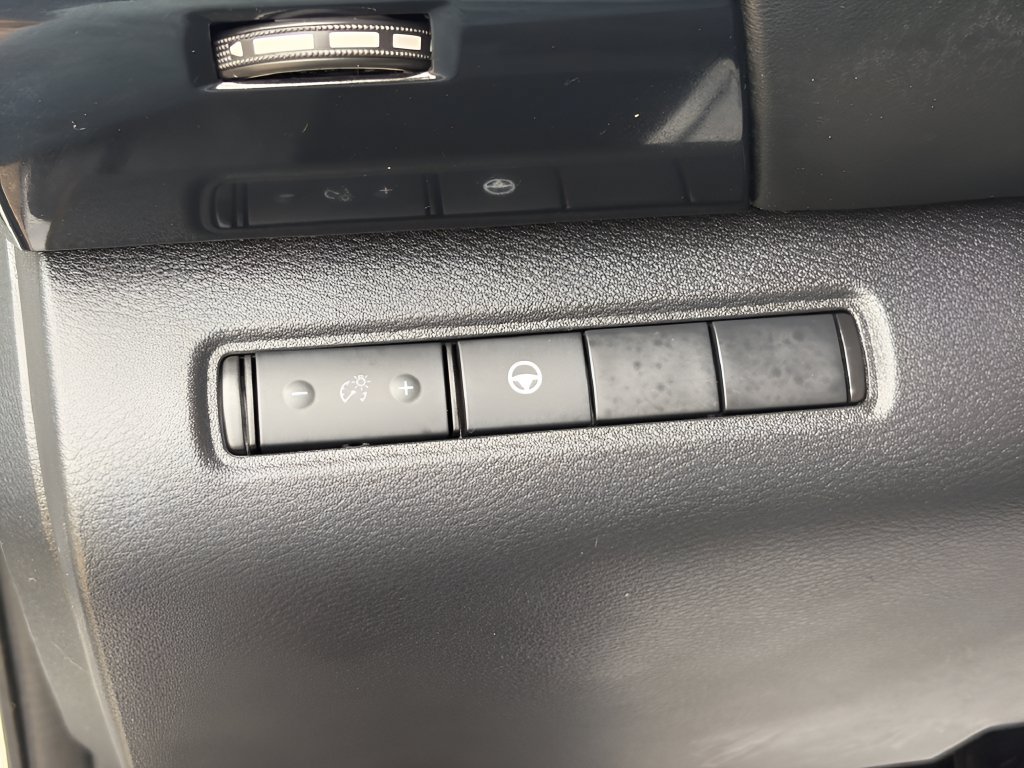Used 2024 Nissan Pathfinder SV FWD image 21