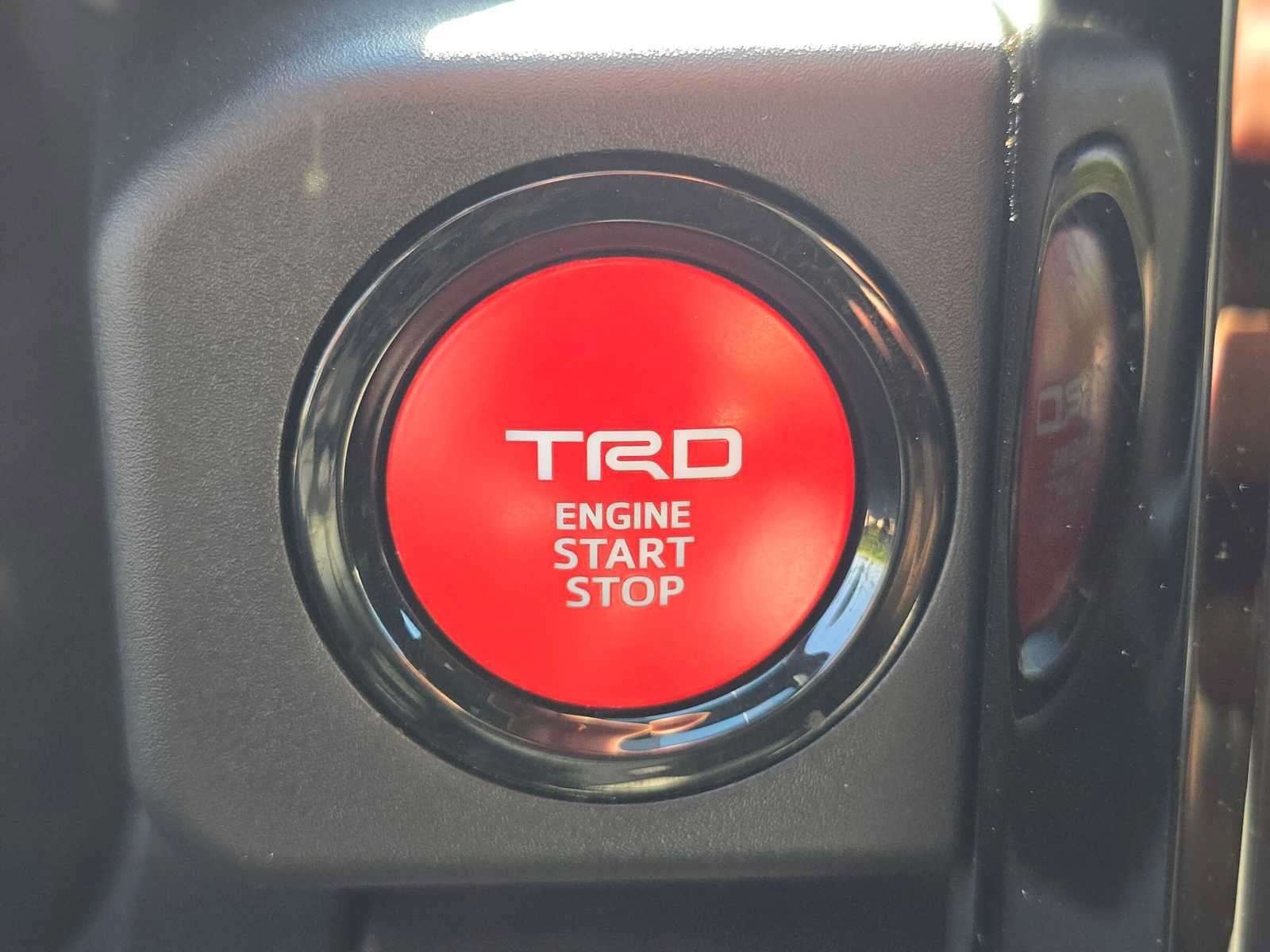 Certified 2025 Toyota Tacoma TRD Off-Road AWD/4WD image 30