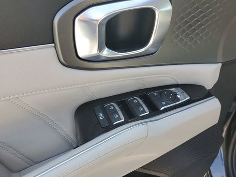 Certified 2023 Kia Sorento SX image 20