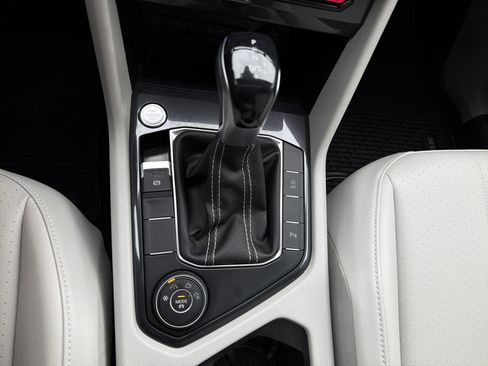 Used 2023 Volkswagen Tiguan SE R-Line image 22