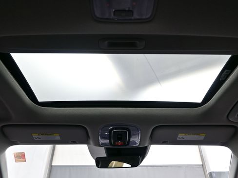 Certified 2025 Hyundai Elantra Limited image 18