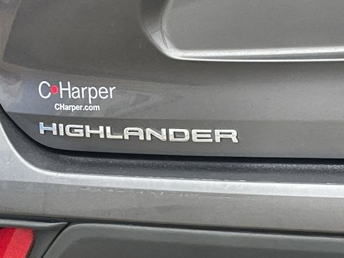 Used 2021 Toyota Highlander XLE image 23