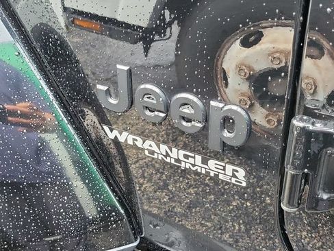 Used 2022 Jeep Wrangler Unlimited Sahara AWD/4WD image 9