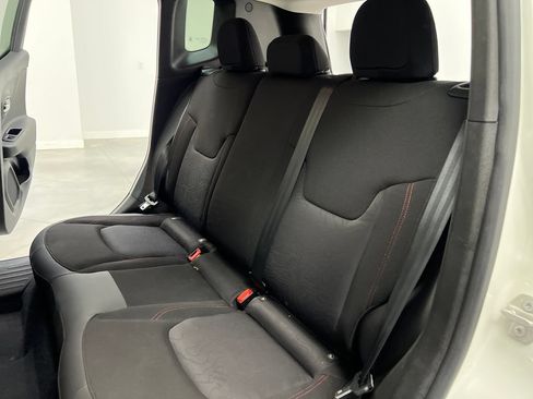 Used 2023 Jeep Renegade Trailhawk AWD/4WD image 16