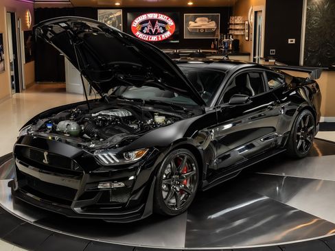 Used 2020 Ford Mustang Shelby GT500 w/ Carbon Fiber Track Pack RWD image 6