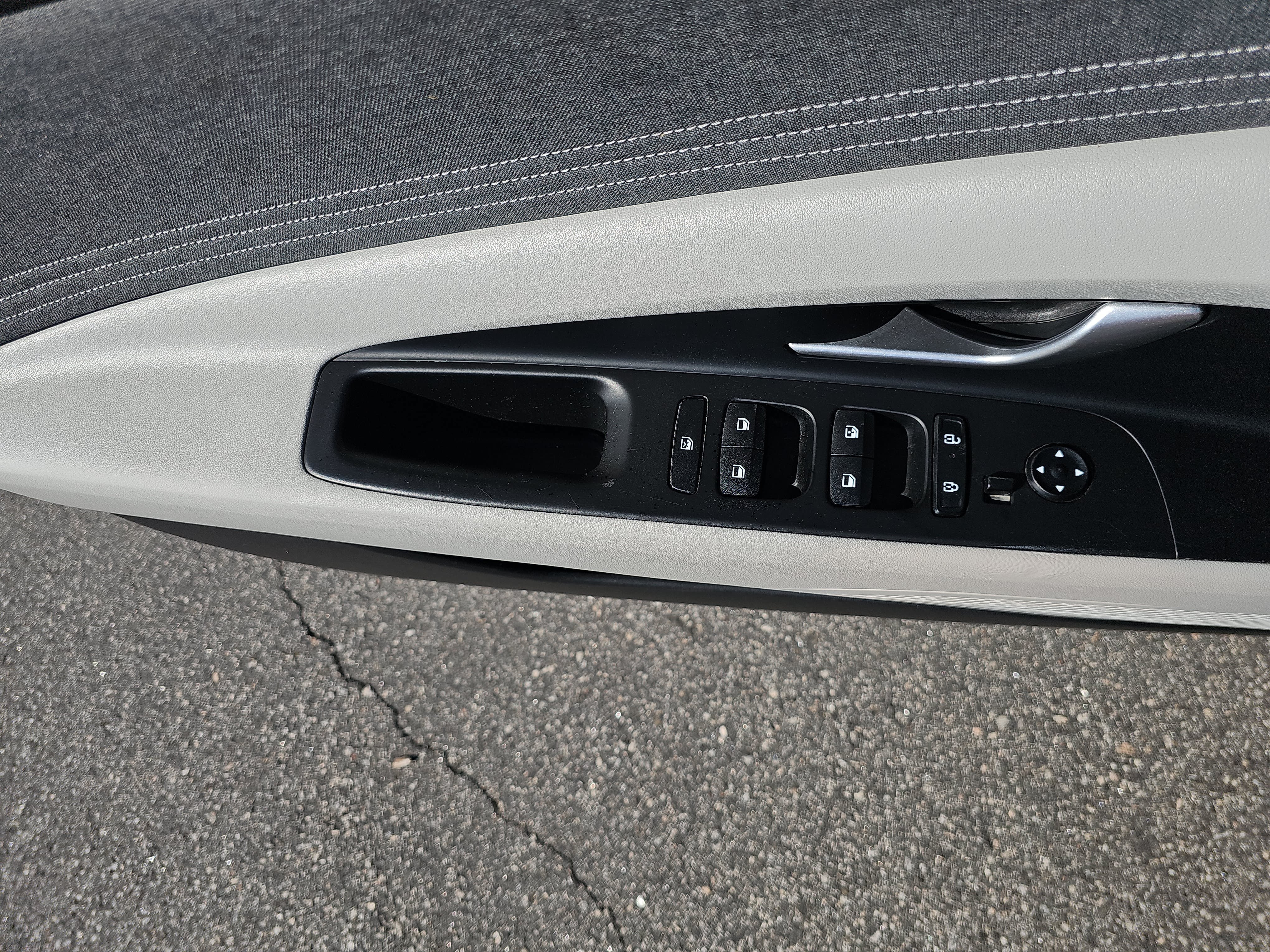 Used 2024 Hyundai Elantra Limited FWD image 28