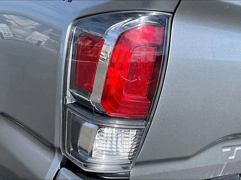 Used 2022 Toyota Tacoma TRD Sport image 30
