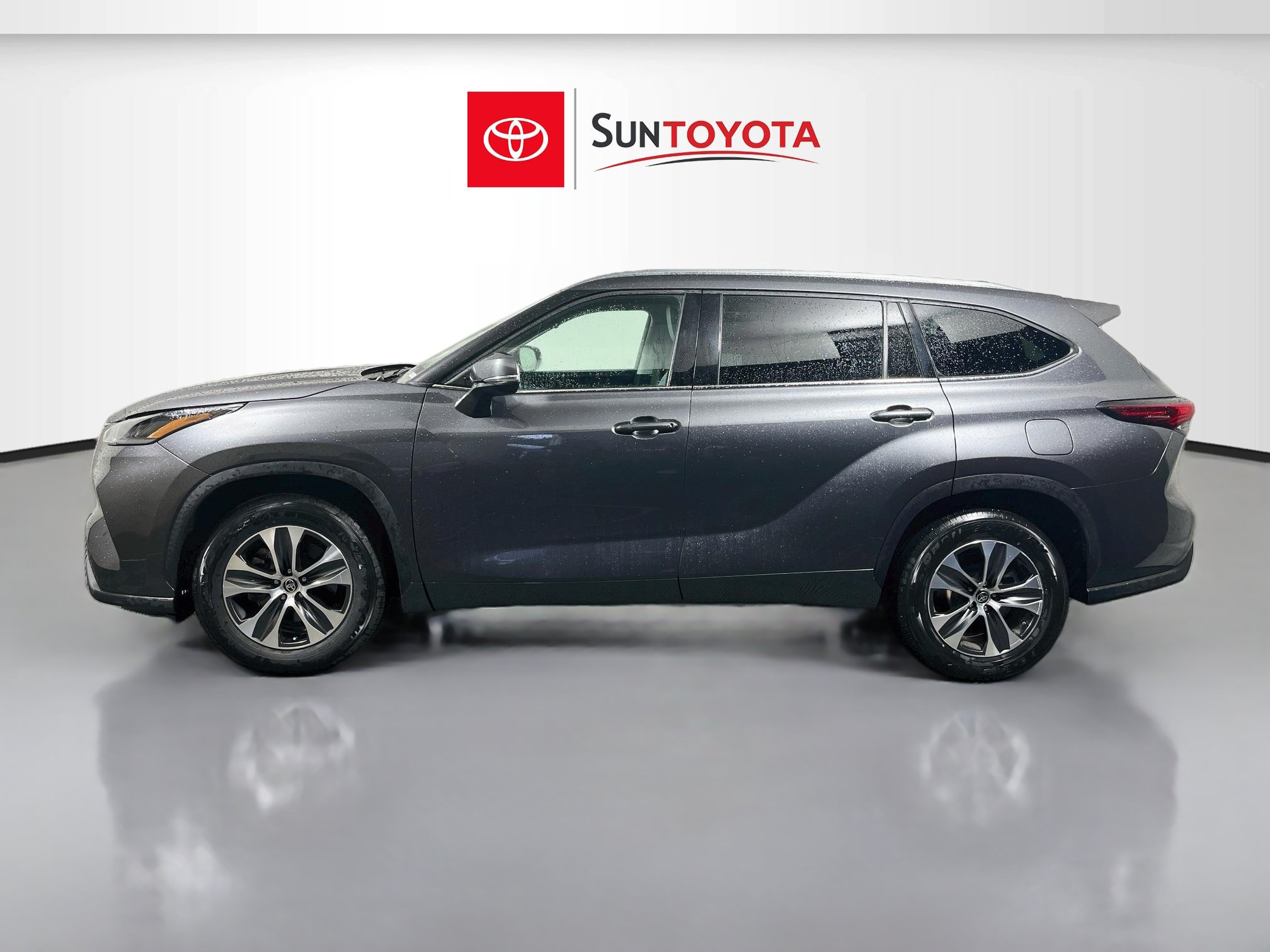 Used 2021 Toyota Highlander XLE FWD image 7