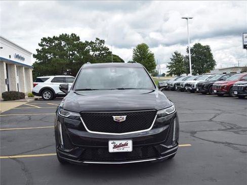 Used 2021 Cadillac XT6 Sport image 2