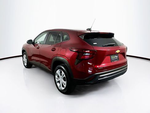 Used 2025 Chevrolet Trax LS image 5