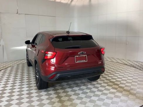 Used 2024 Chevrolet Trax RS w/ Driver Confidence Package FWD image 9