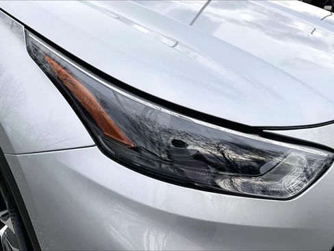 Used 2023 Toyota Highlander XLE image 26