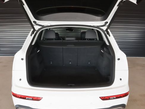 Used 2023 Audi Q5 2.0T Premium w/ Convenience Package image 9