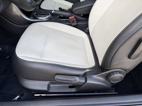 Used 2018 Volkswagen Beetle 2.0T SE image 29