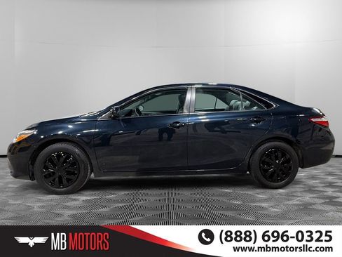 Used 2015 Toyota Camry LE image 8