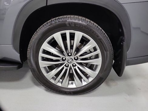 Certified 2022 Toyota Highlander Platinum image 8
