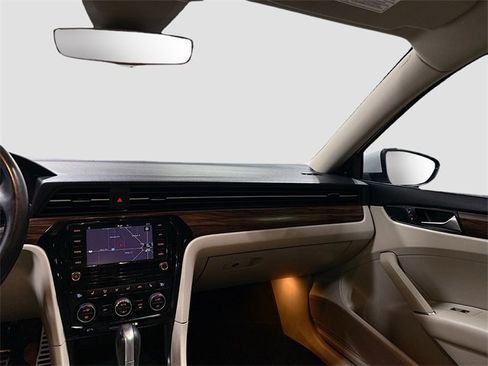 Used 2020 Volkswagen Passat 2.0T SEL image 27