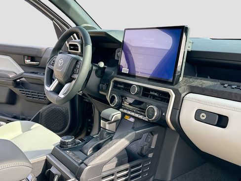 Certified 2025 Toyota Tacoma Limited image 5