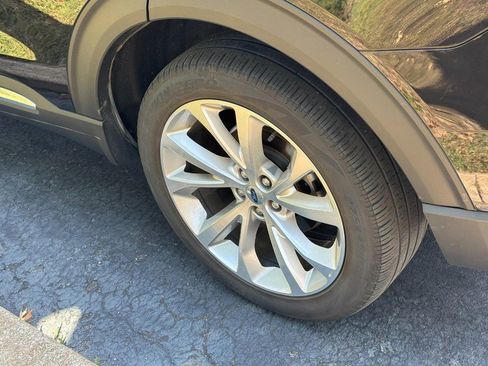 Used 2022 Ford Explorer Platinum w/ Equipment Group 601A image 5