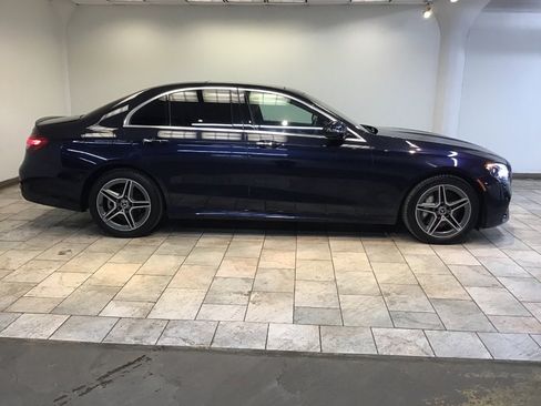 Used 2022 Mercedes-Benz E 350 4MATIC Sedan w/ AMG Line Exterior image 2