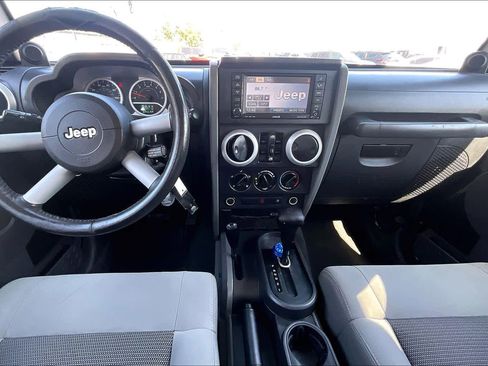 Used 2010 Jeep Wrangler Unlimited Sahara image 16