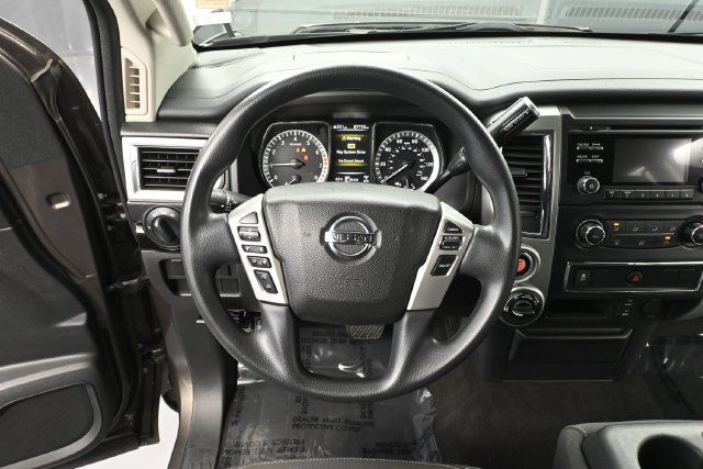 Used 2018 Nissan Titan SV AWD/4WD image 19