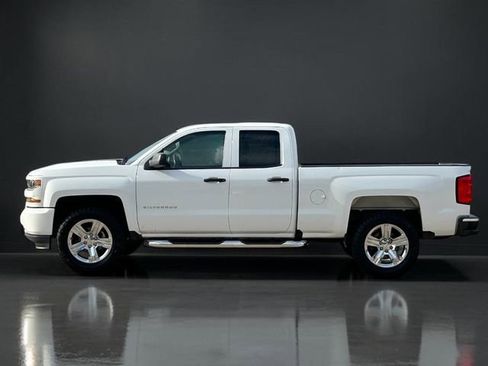 Used 2017 Chevrolet Silverado 1500 Custom w/ Trailering Package image 7