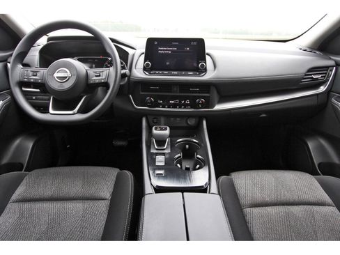 Used 2024 Nissan Rogue SV FWD image 12