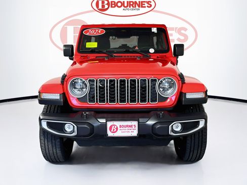 Used 2025 Jeep Wrangler Unlimited Sahara AWD/4WD image 4