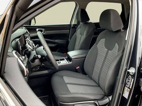 Used 2023 Kia Sorento LX image 25