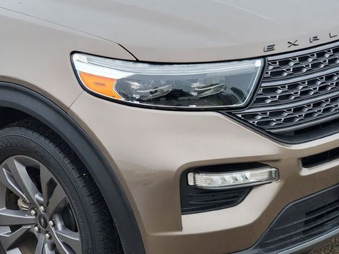 Certified 2021 Ford Explorer XLT w/ Equipment Group 202A RWD image 3